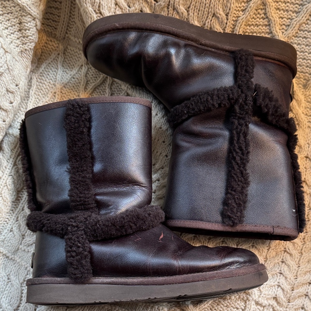 UGG Chocolate brown Fleece-Lined boot